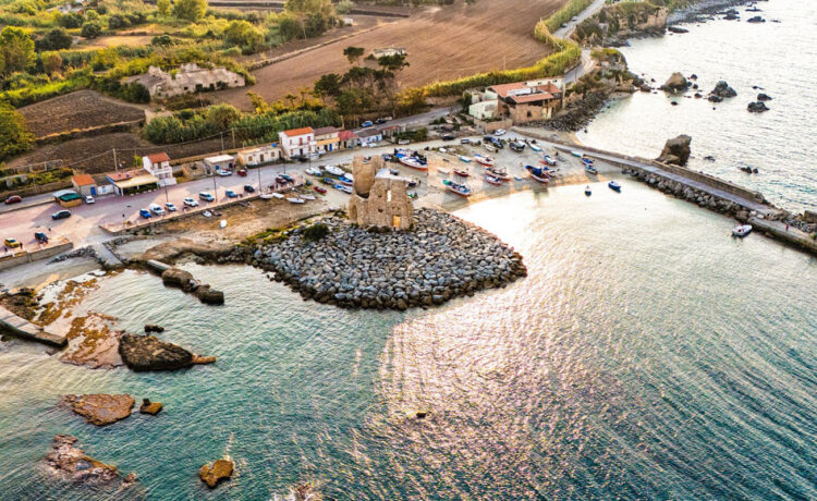 Spiaggia di Briatico, rocchetta e porticciolo