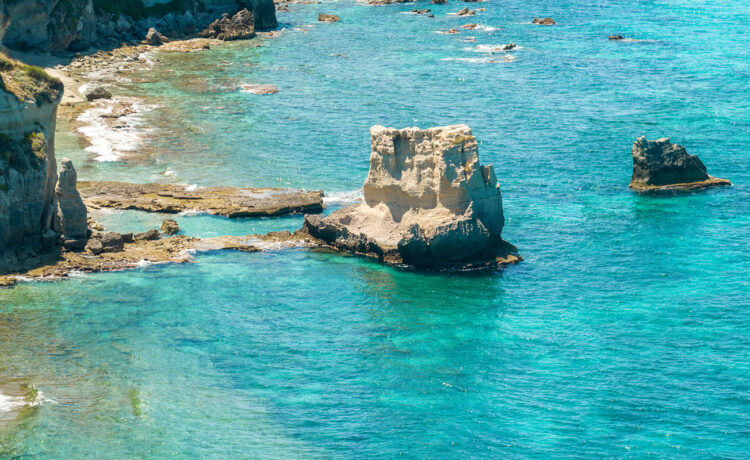 La grotta dello scheletro e la sua spiaggia